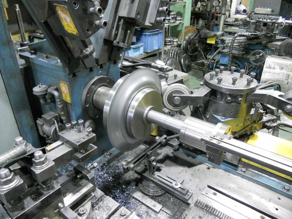 へら絞り技術を中心に、試作品から量産品まで大阪の青戸金属にお任せください。